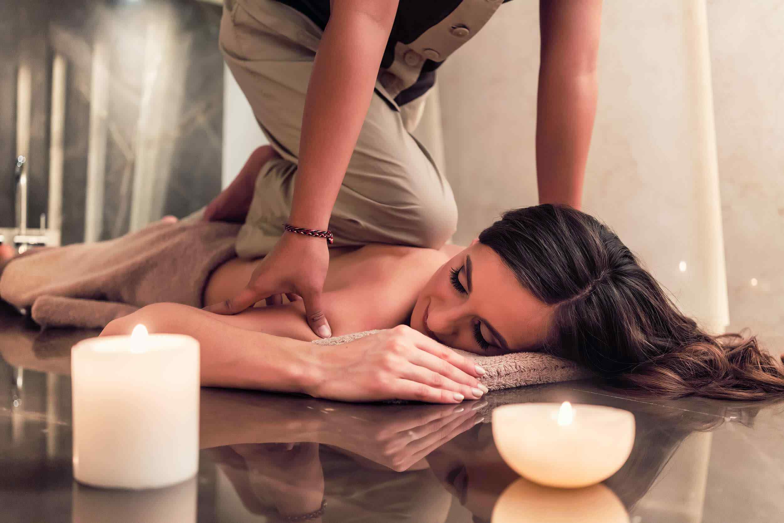 https://thebeautyandaesthetics.com/wp-content/uploads/2018/10/spa-massage-15.jpg
